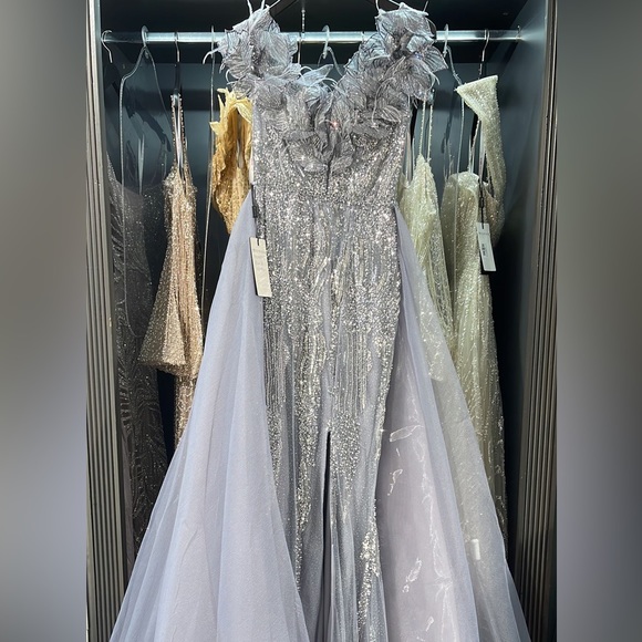 Engagement/ Prom/ Special event dress - Picture 1 of 4